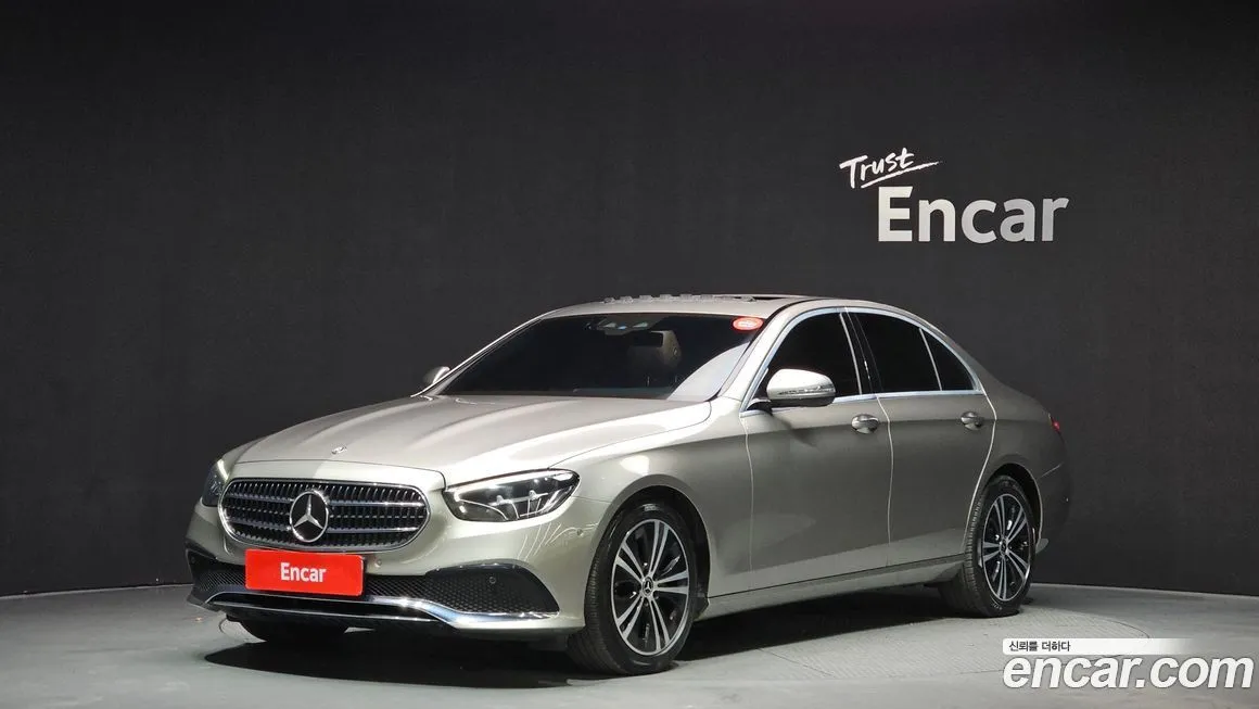 Mercedes-Benz E-Class — фото 1