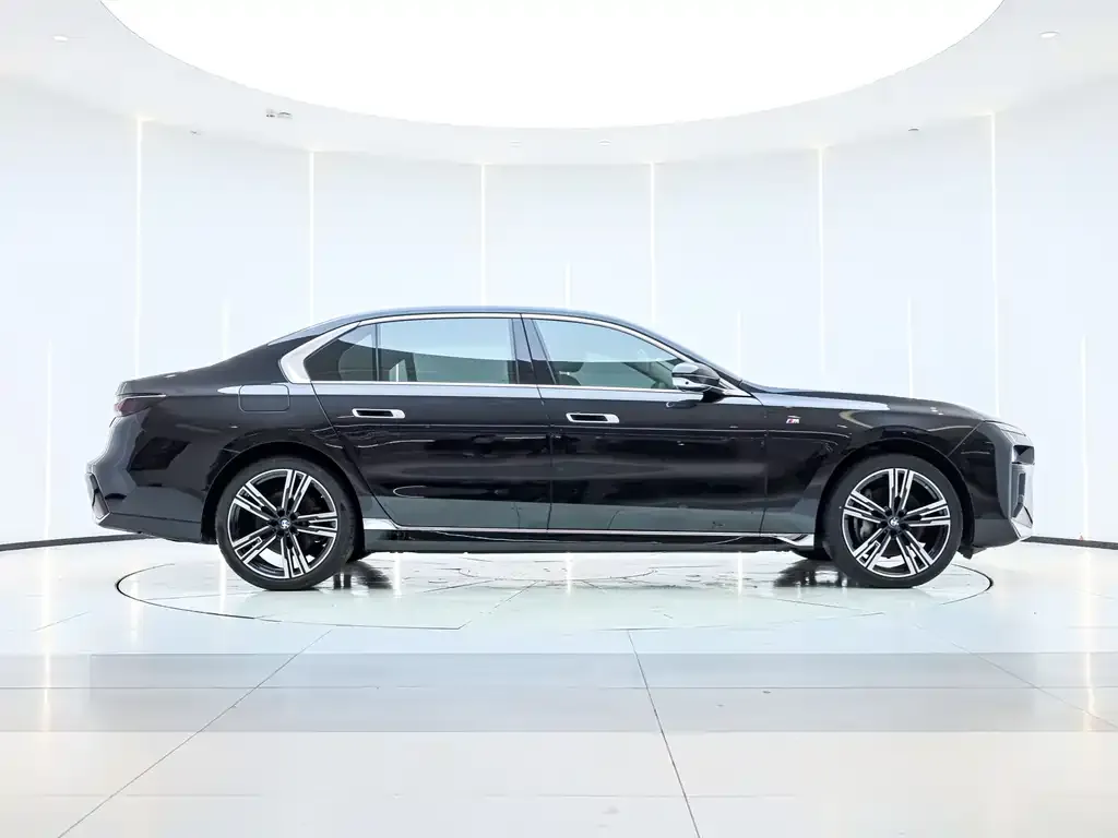 BMW 7 Series 2024 из CN, фото 2