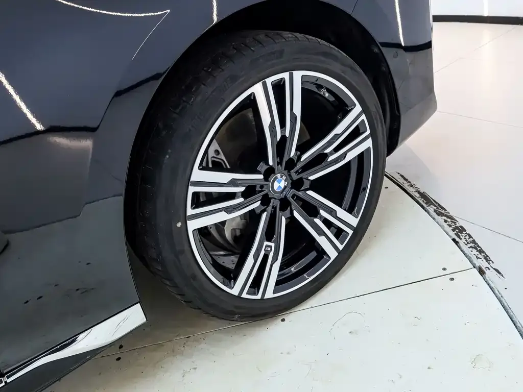 BMW 7 Series 2024 из CN, фото 10
