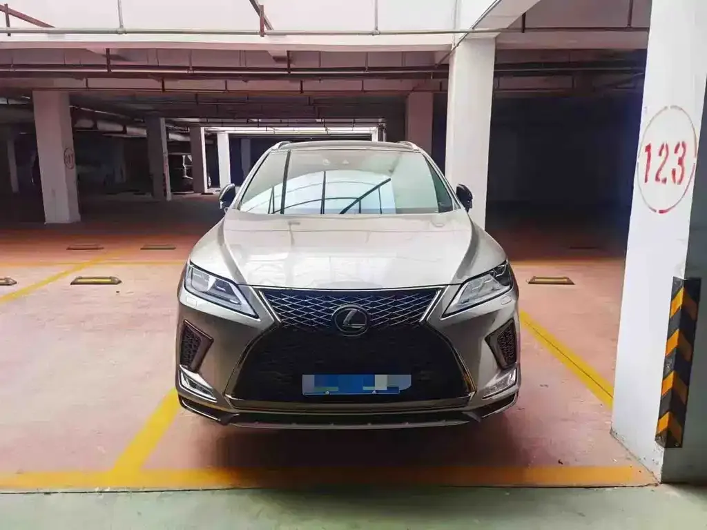 Lexus RX — фото 1