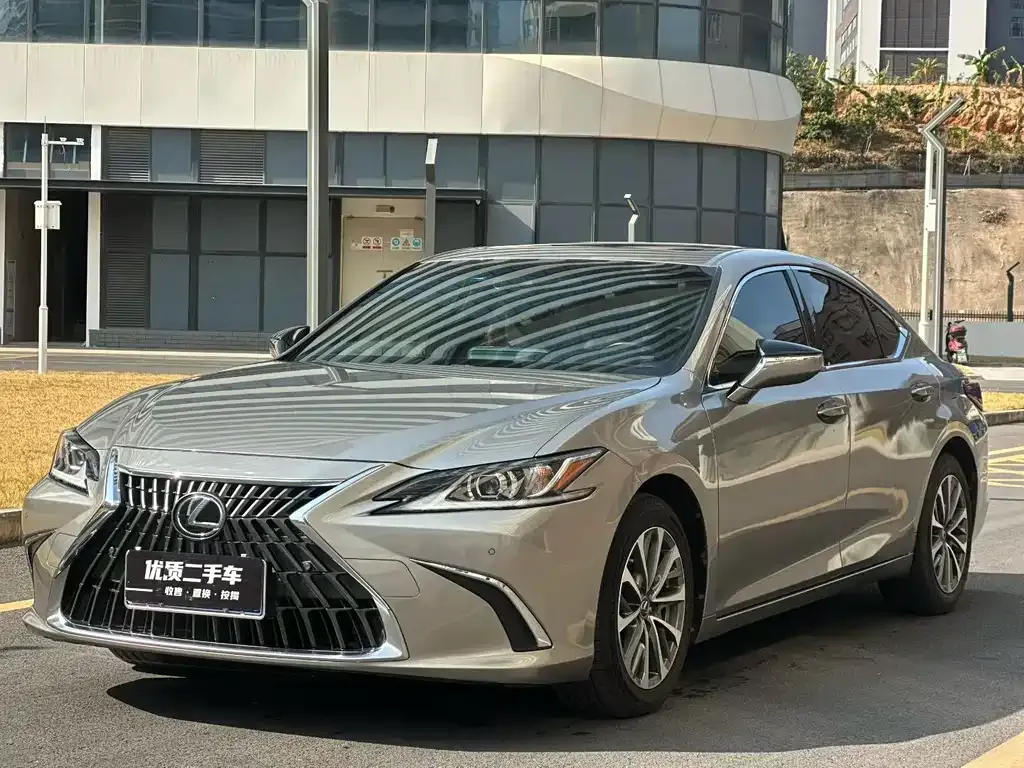 Lexus ES — фото 1