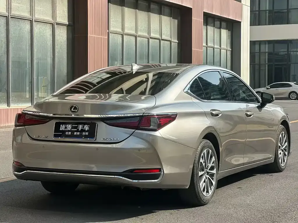 Lexus ES — фото 5