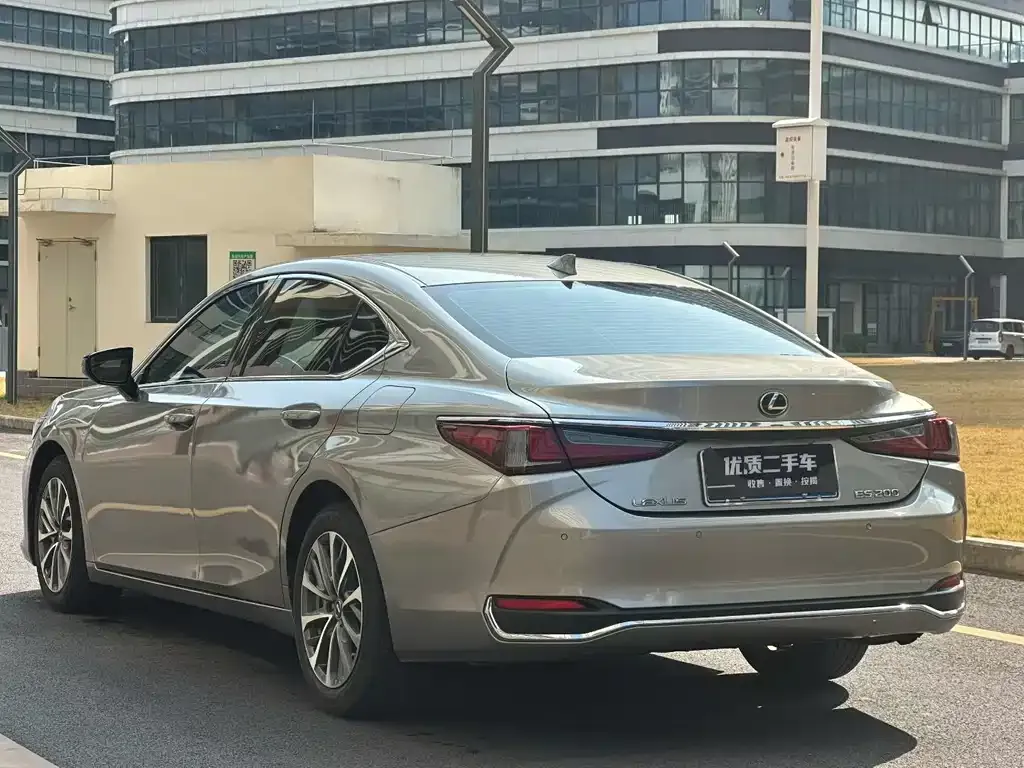Lexus ES — фото 9