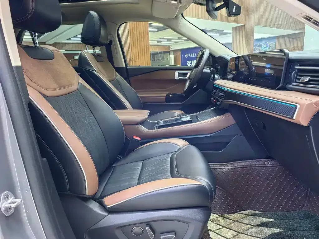 Ford Explorer 2023 из CN, фото 4