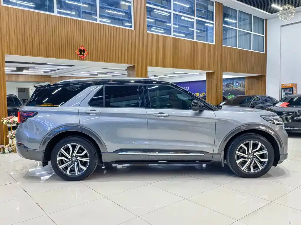 Ford Explorer 2023 из CN, фото 9