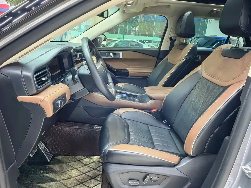 Ford Explorer 2023 из CN, фото 2