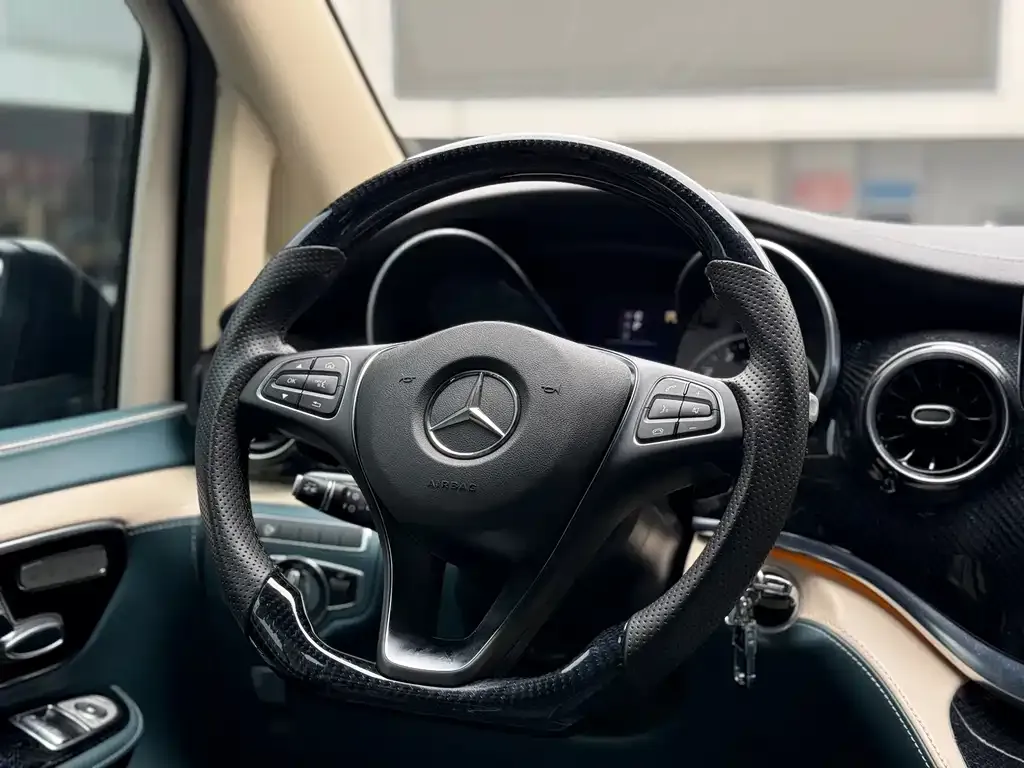 Mercedes-Benz V-Class 2023 из CN, фото 2