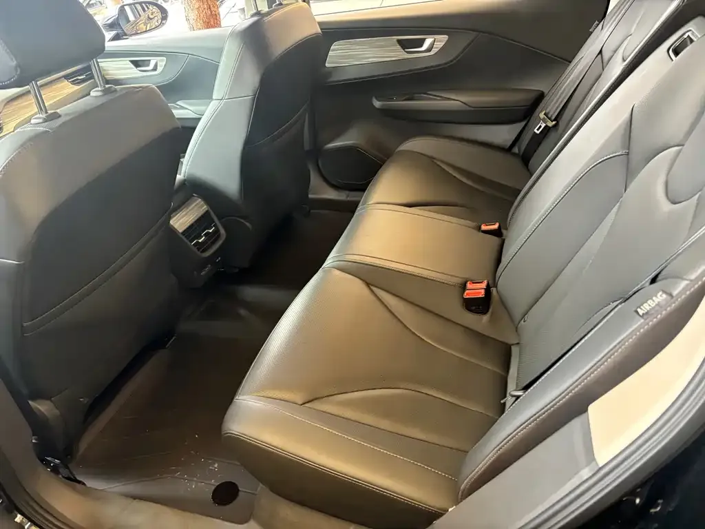 Hongqi E-QM5 2024 из CN, фото 6