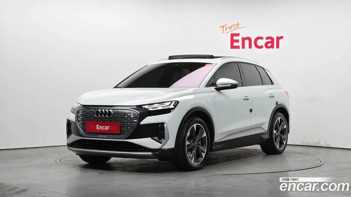 Audi Q4 e-tron — фото 1