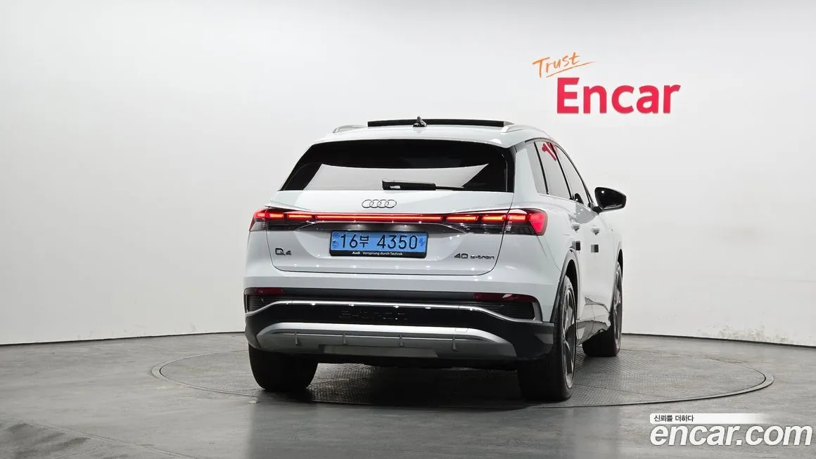 Audi Q4 e-tron — фото 2