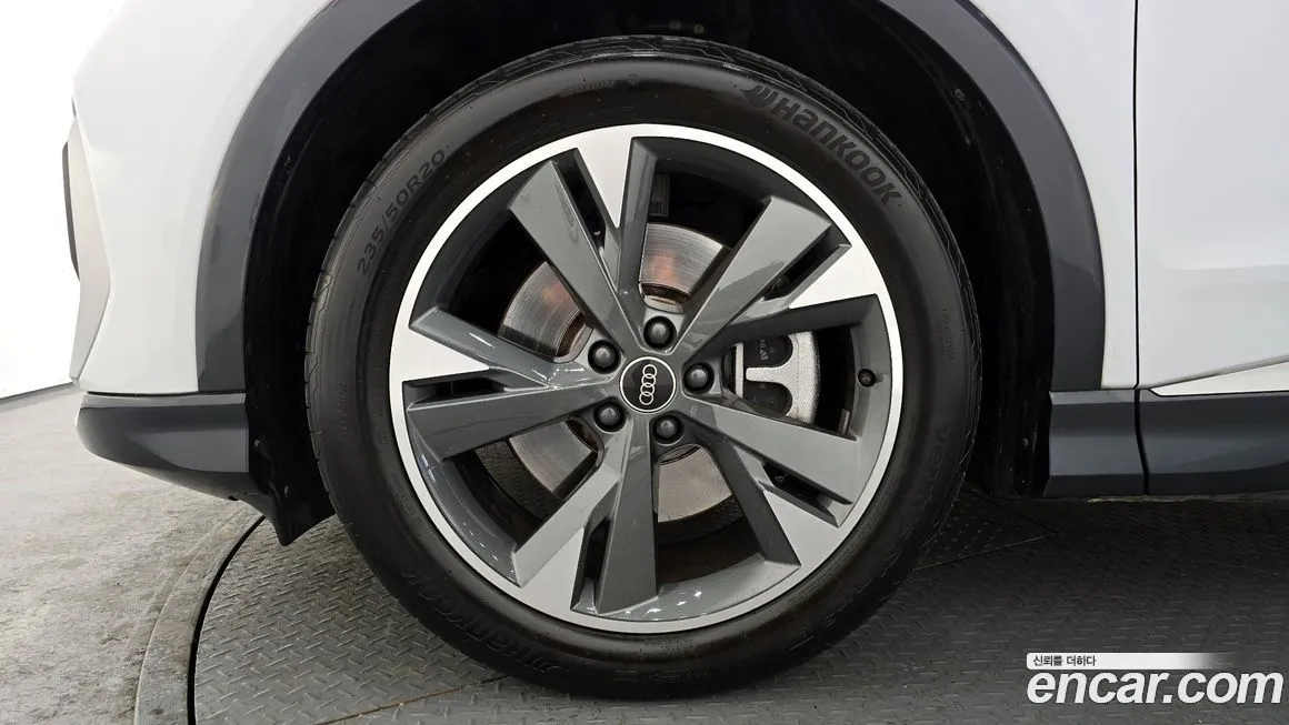 Audi Q4 e-tron — фото 10