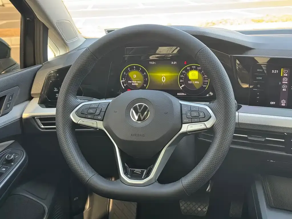 Volkswagen Golf 2022 из CN, фото 3