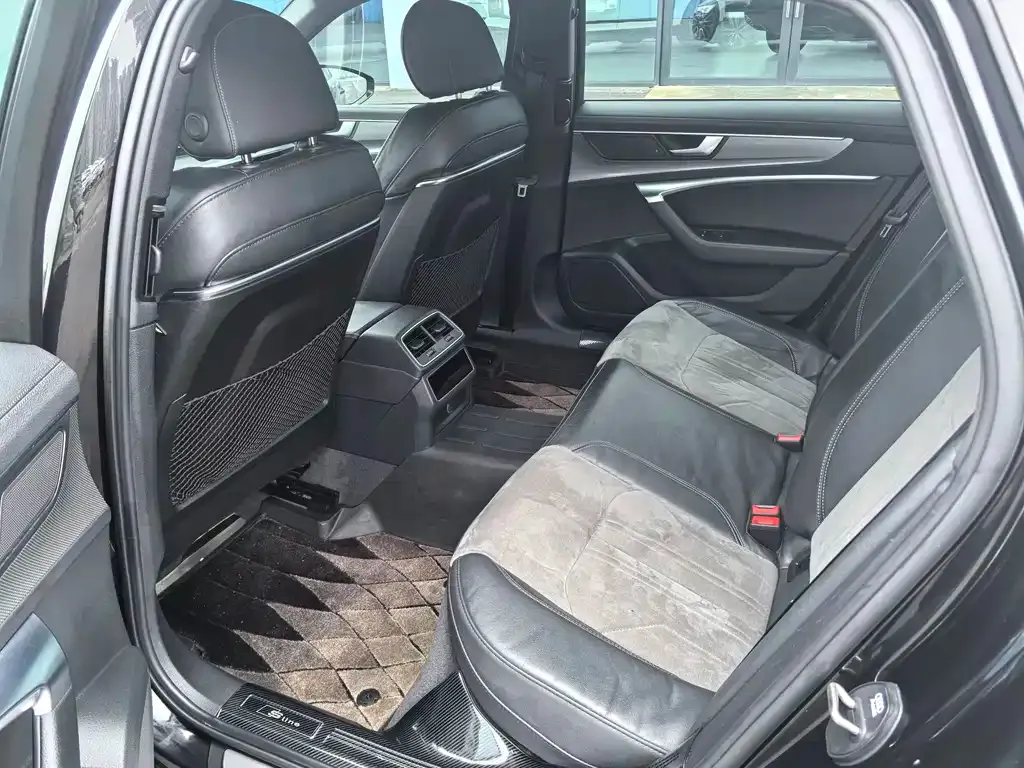 Audi A6L 2022 из CN, фото 9