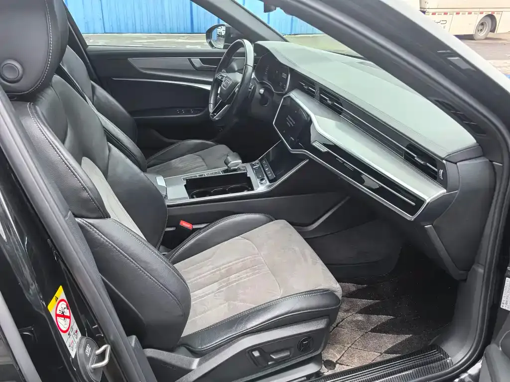Audi A6L 2022 из CN, фото 6