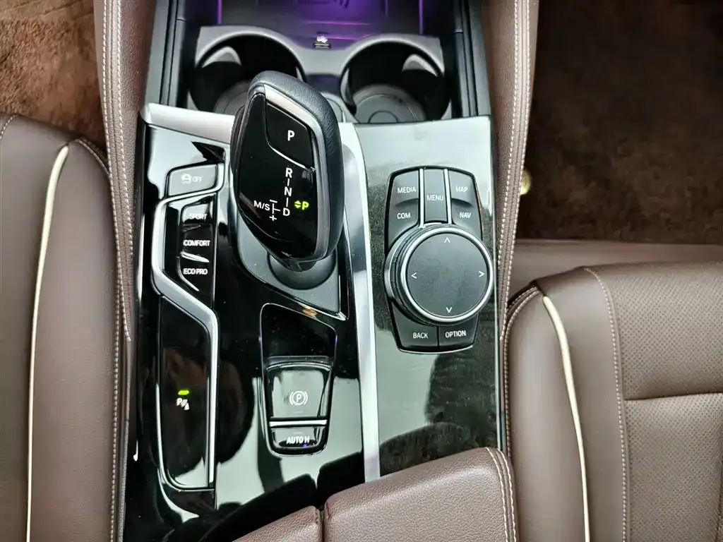 BMW 5 Series 2023 из CN, фото 3