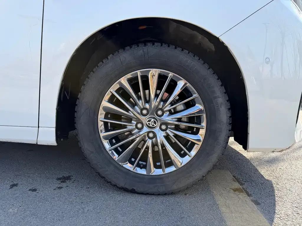 Toyota Alphard — фото 5
