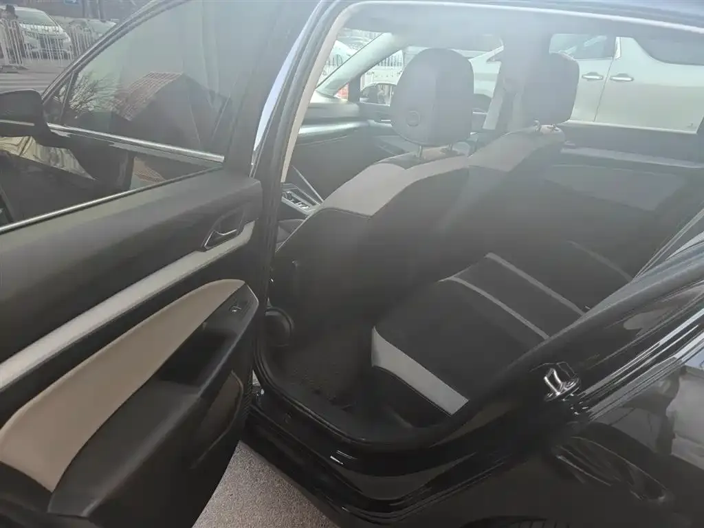 Volkswagen Golf 2021 из CN, фото 6