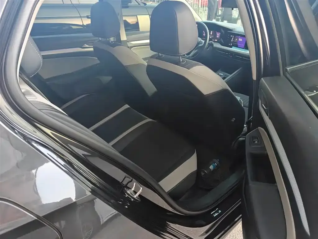 Volkswagen Golf 2021 из CN, фото 7