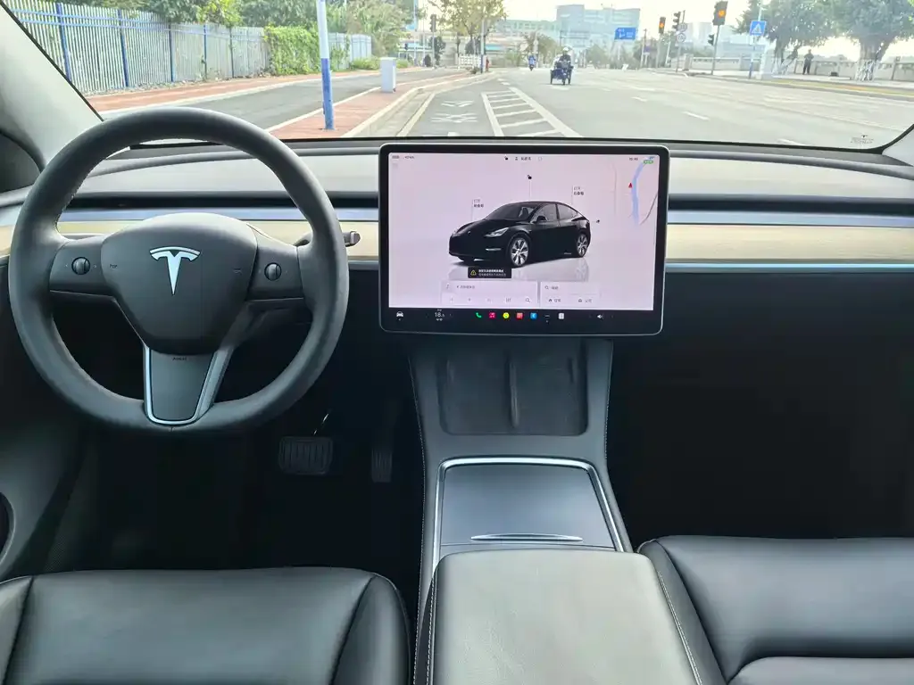 Tesla Model Y — фото 6