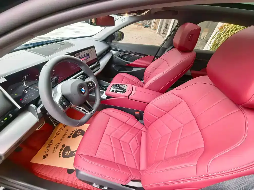 BMW 5 Series 2025 из CN, фото 5