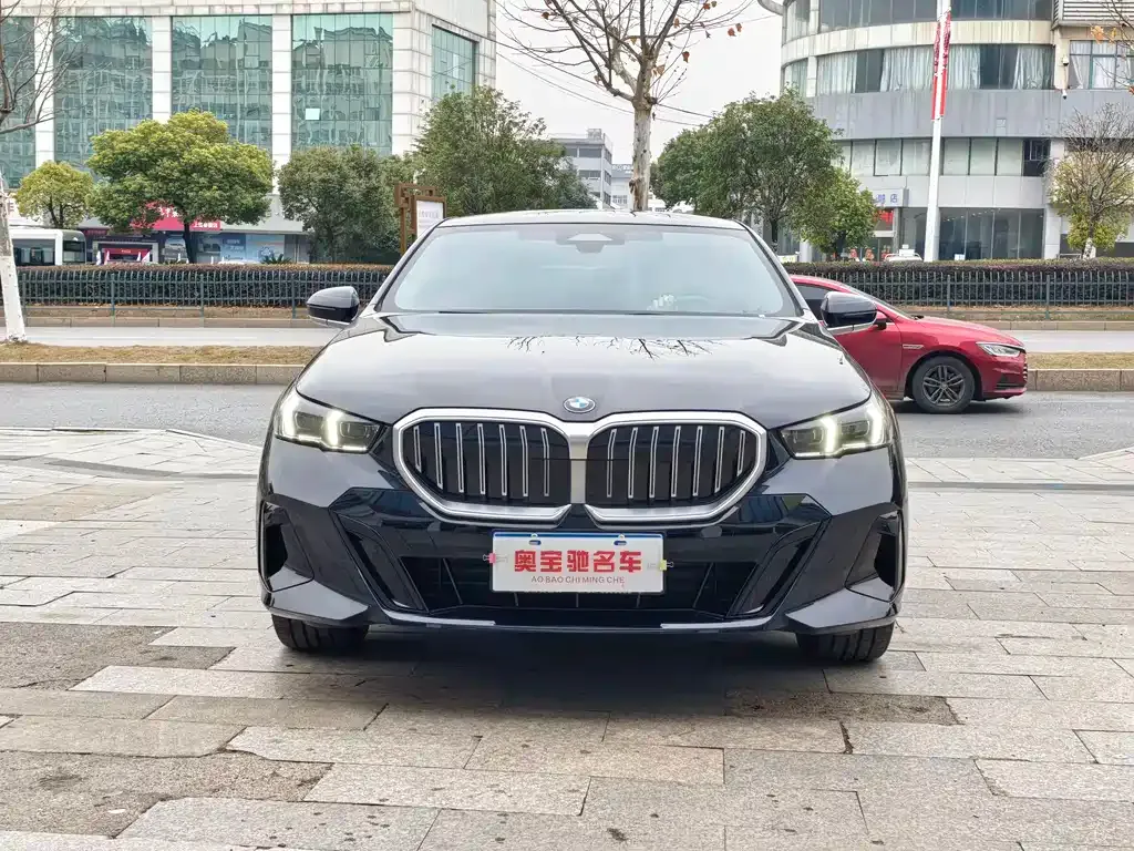 BMW 5 Series 2025 из CN, фото 4