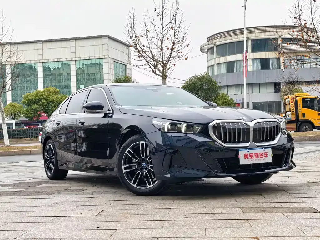 BMW 5 Series 2025 из CN, фото 3