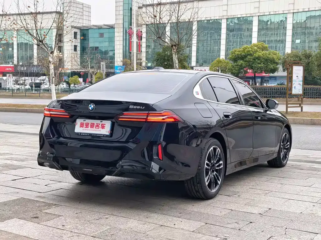 BMW 5 Series 2025 из CN, фото 9