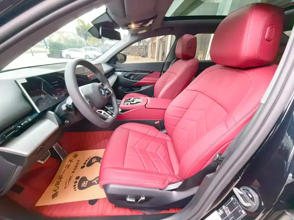 BMW 5 Series 2025 из CN, фото 2