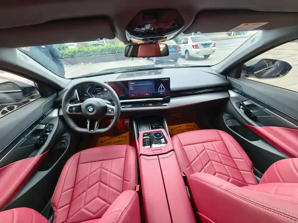 BMW 5 Series 2025 из CN, фото 6