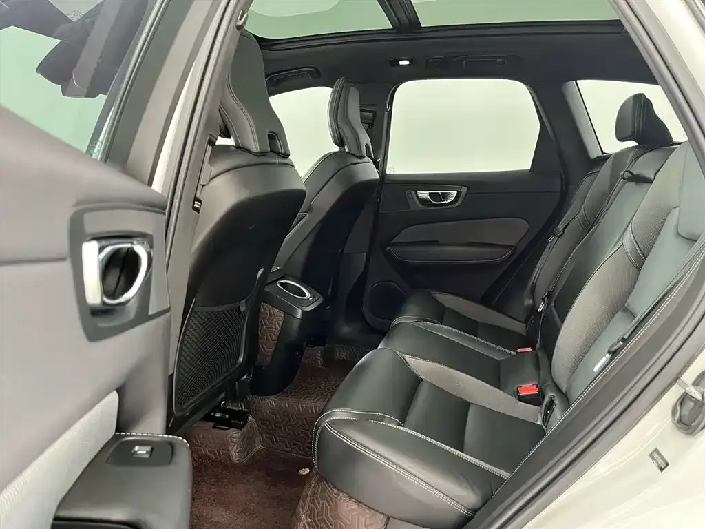 Volvo XC60 2022 из CN, фото 5