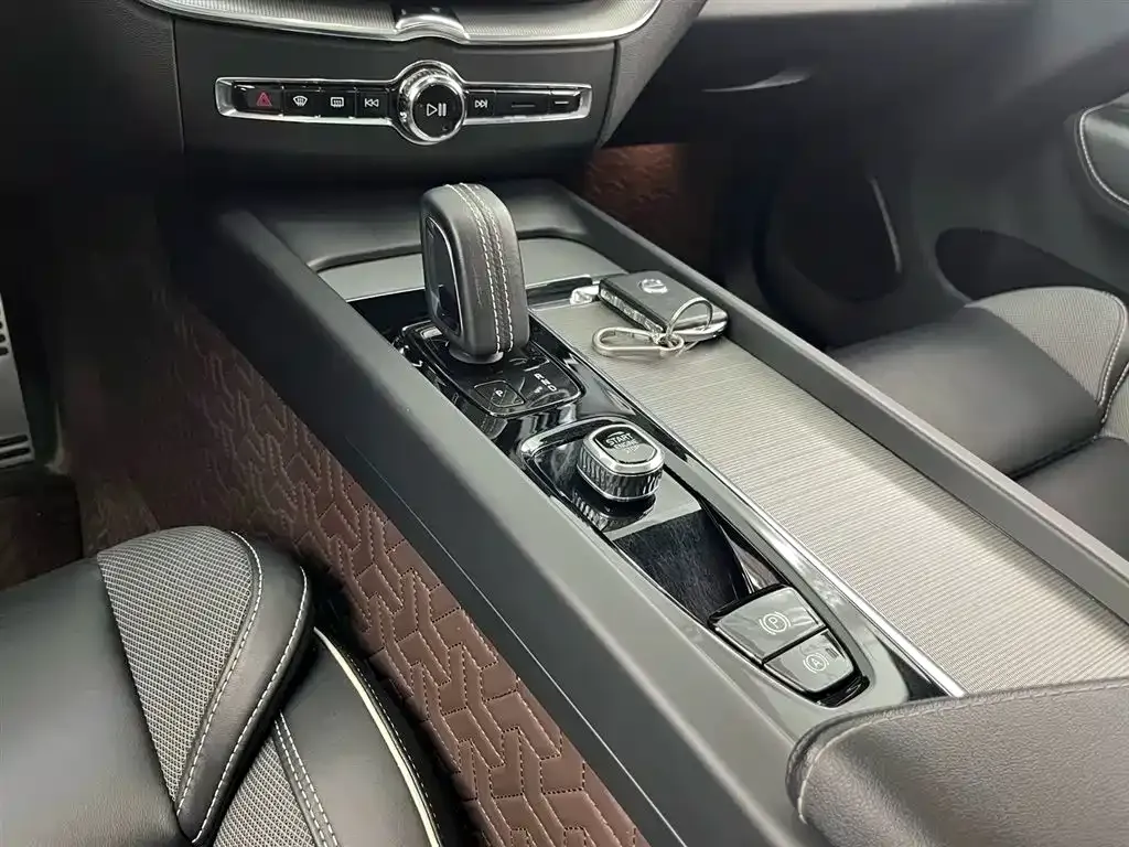 Volvo XC60 2022 из CN, фото 10
