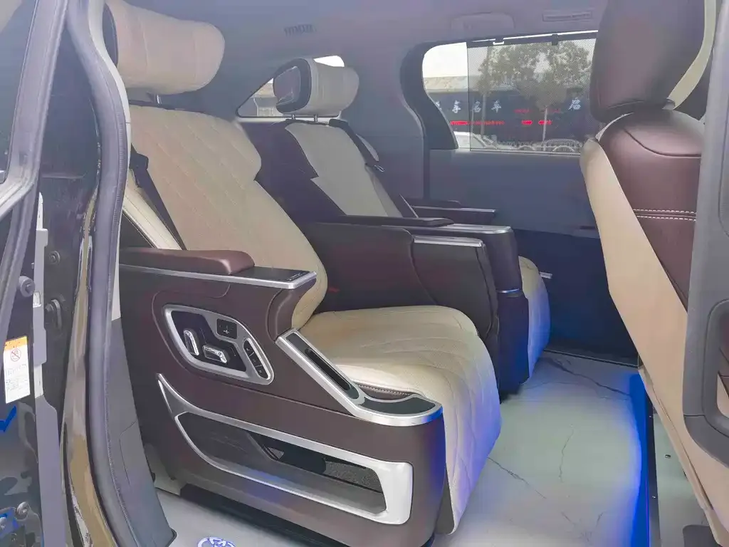Toyota Sienna 2022 из CN, фото 2