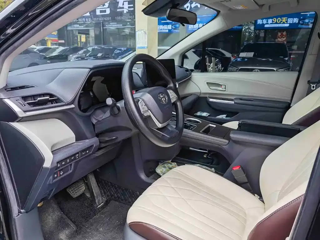 Toyota Sienna 2022 из CN, фото 3
