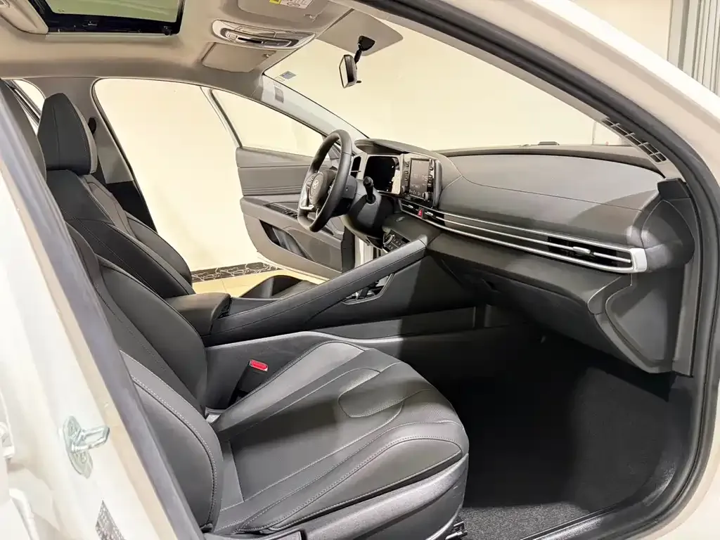 Hyundai Elantra 2022 из CN, фото 7