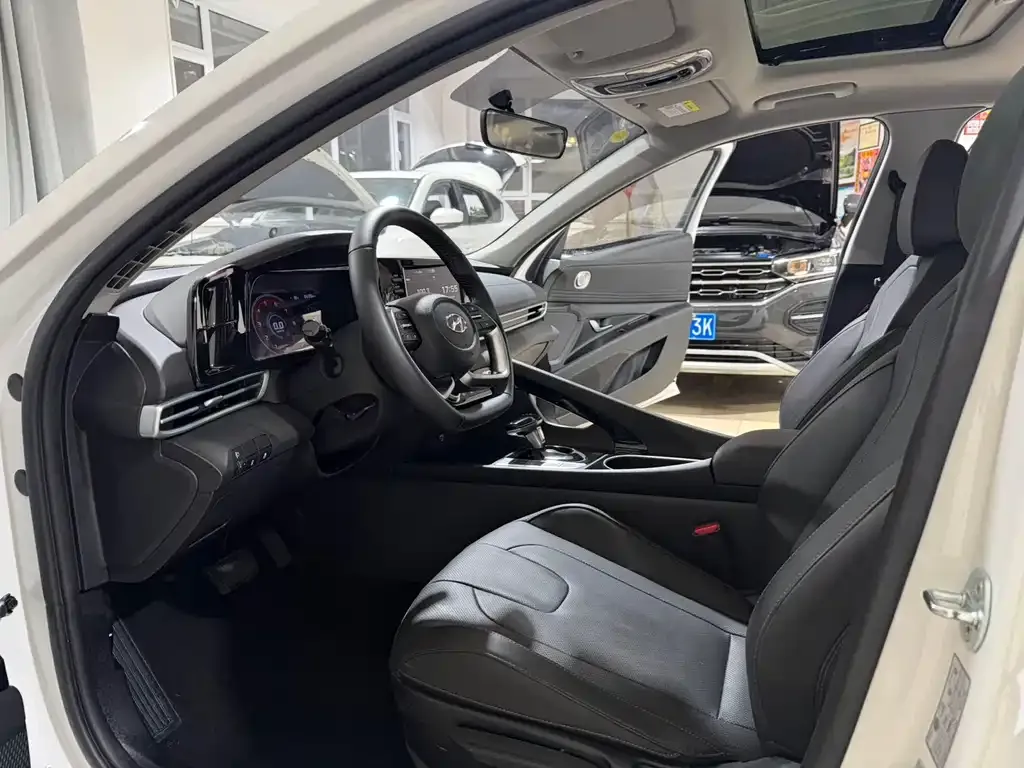 Hyundai Elantra 2022 из CN, фото 8