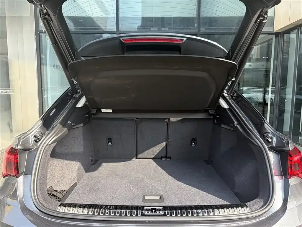 Audi Q3 Sportback 2023 из CN, фото 10