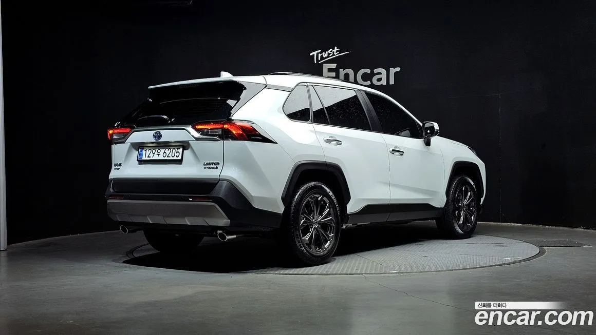 Toyota RAV4 2024 из KR, фото 3