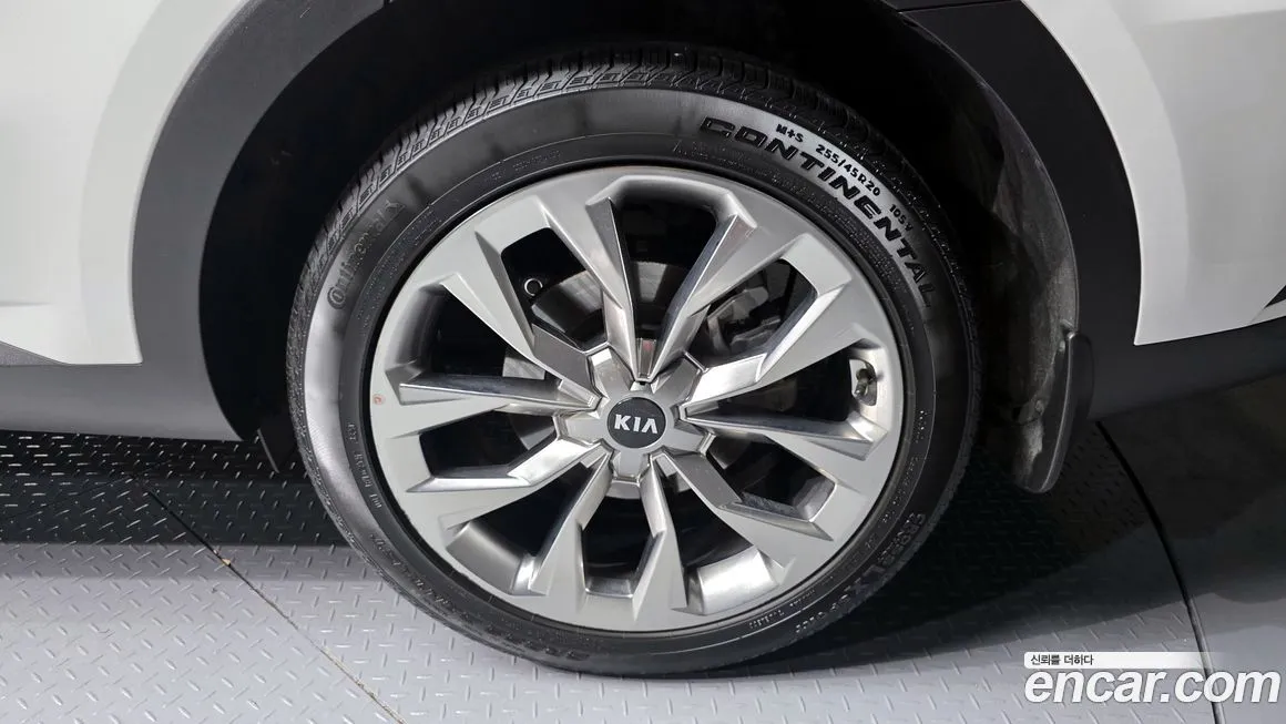 Kia Sorento — фото 8
