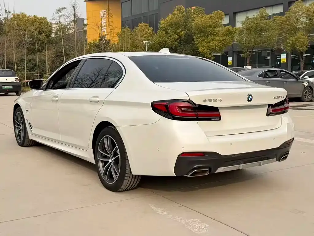 BMW 5 Series New Energy — фото 4