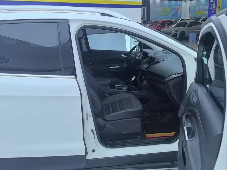 Ford Kuga 2021 из CN, фото 3