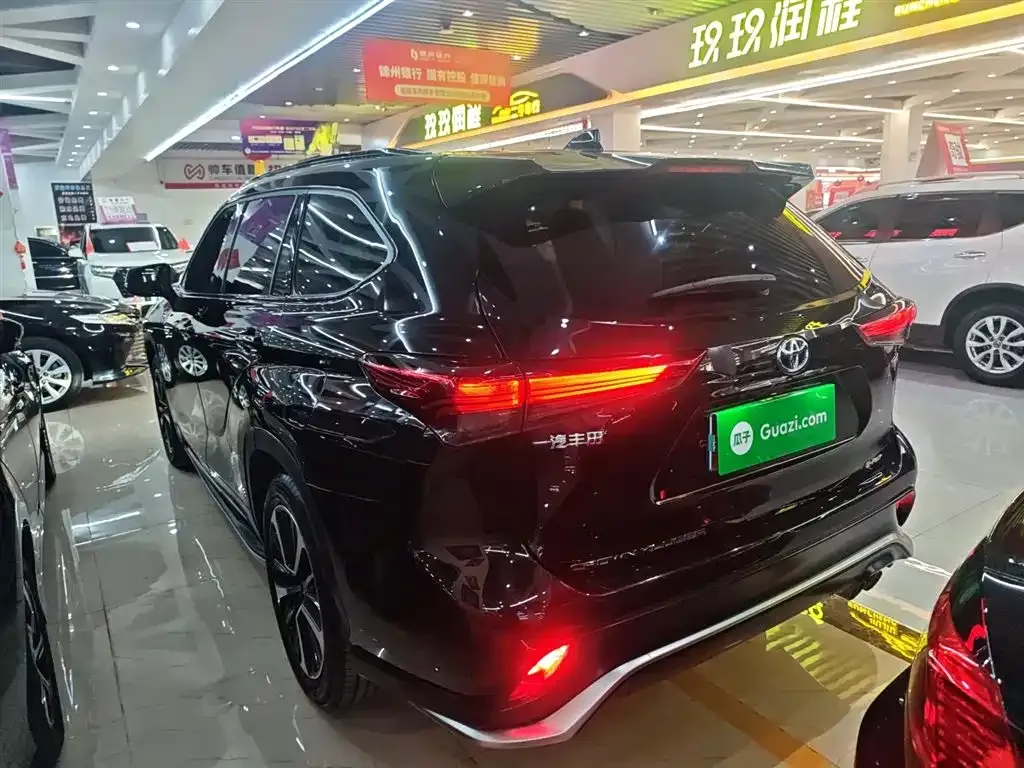Toyota Crown Kluger 2022 из CN, фото 5