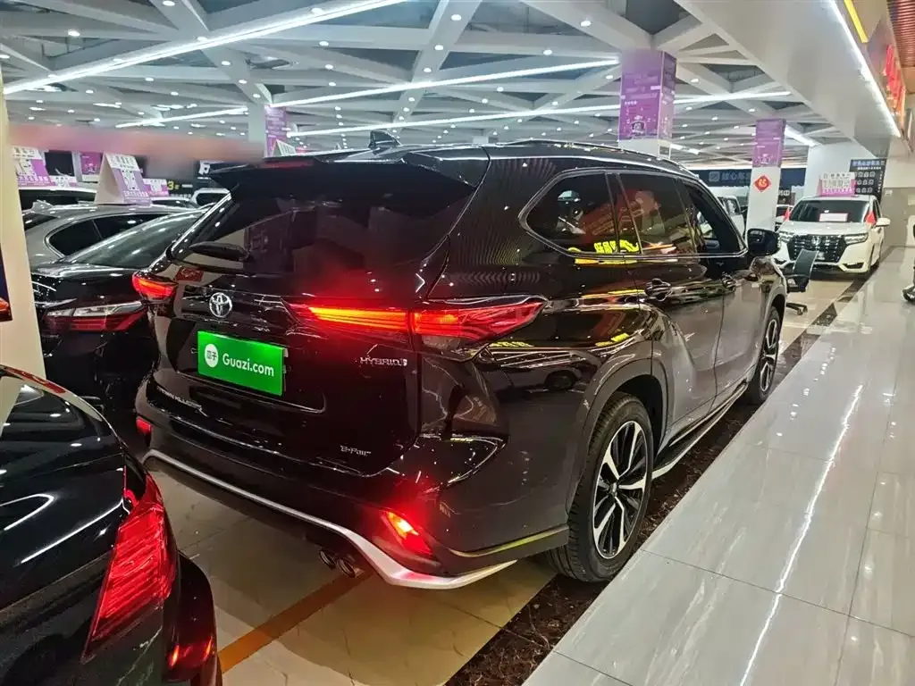 Toyota Crown Kluger 2022 из CN, фото 8