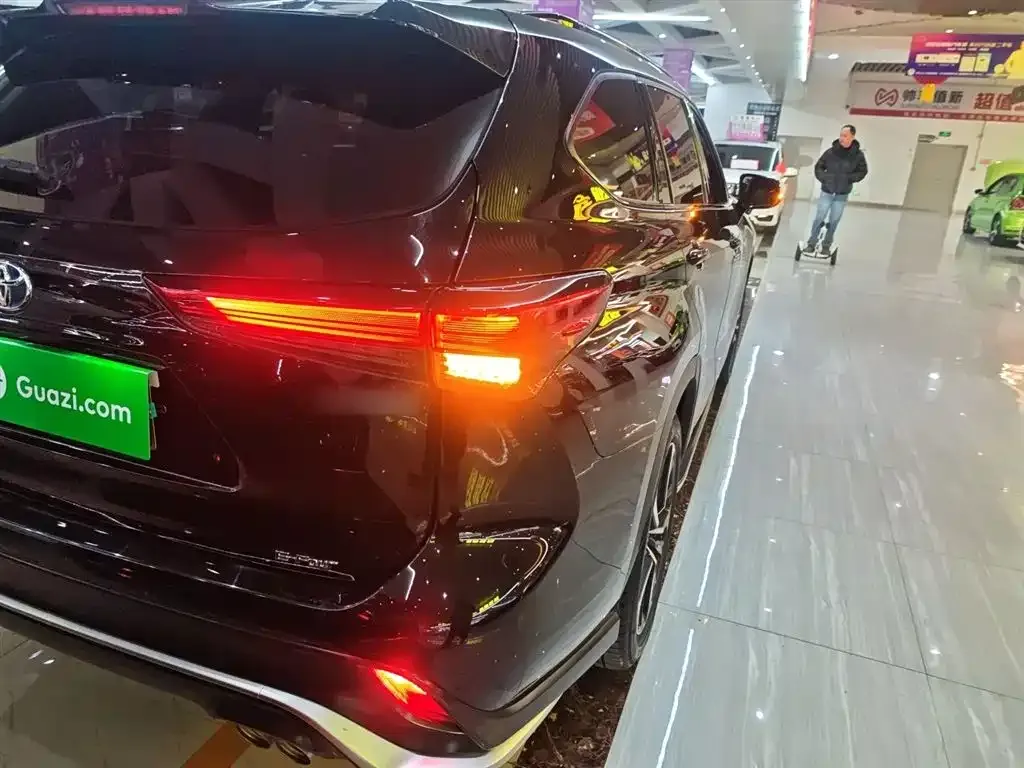 Toyota Crown Kluger 2022 из CN, фото 3