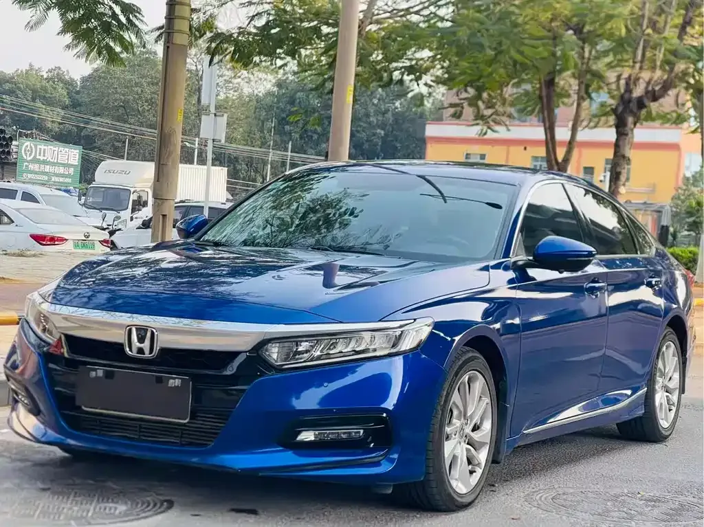 Honda Accord — фото 1