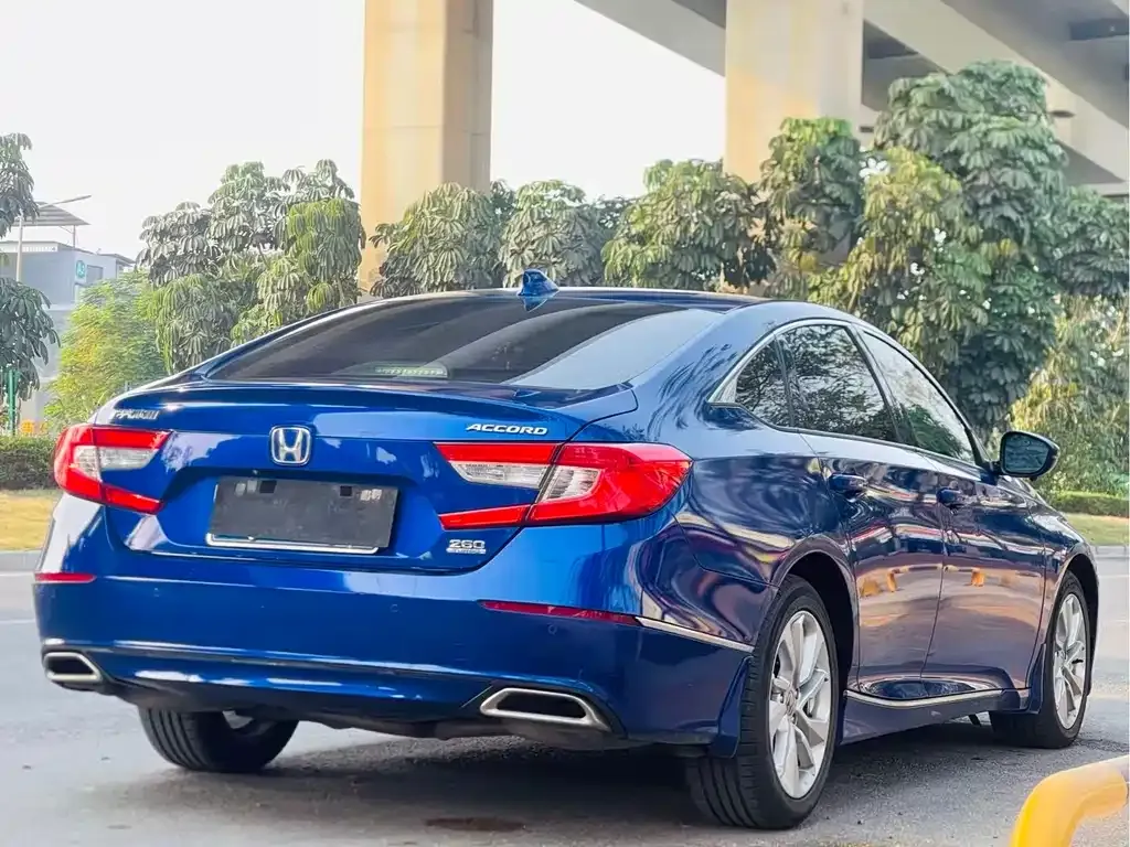 Honda Accord — фото 9