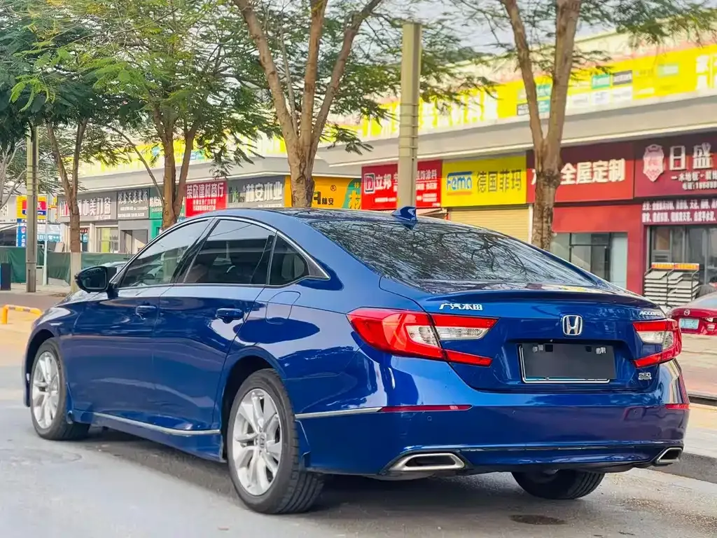 Honda Accord — фото 7