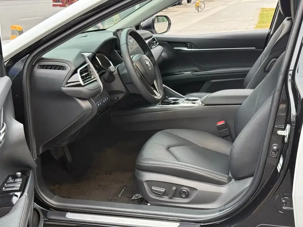 Toyota Camry 2023 из CN, фото 3