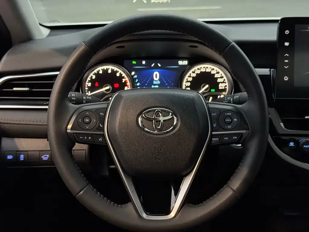 Toyota Camry 2023 из CN, фото 2