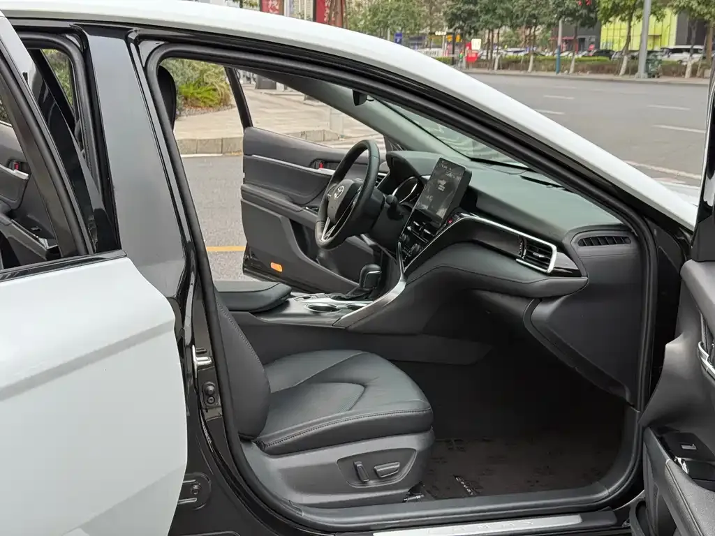 Toyota Camry 2023 из CN, фото 5