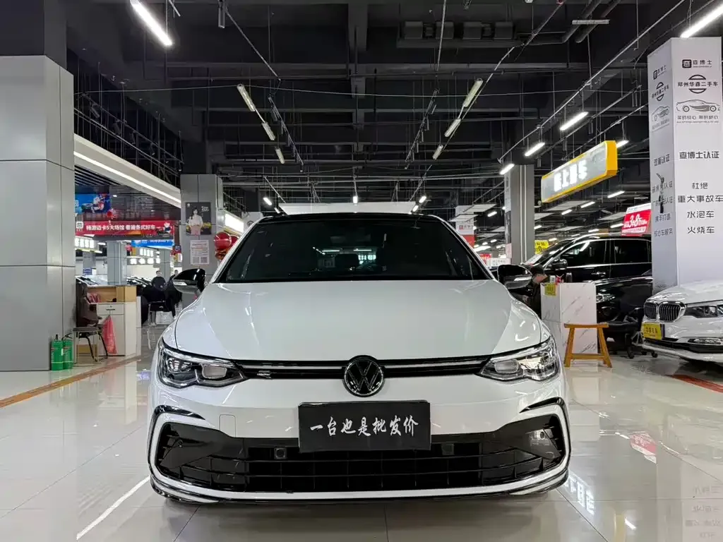 Volkswagen Golf 2024 из CN, фото 3
